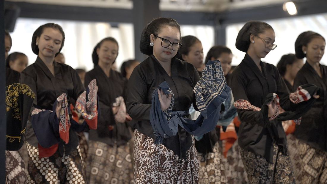 Scene uit Batik, Beats & Bumbu.