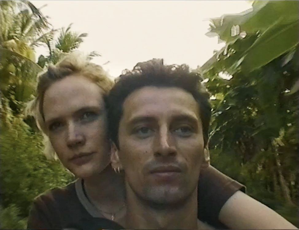 Scene uit Love-22-Love.