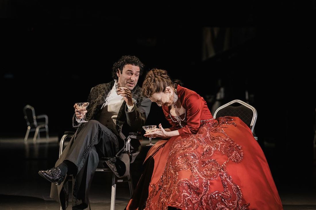 Scene uit NT Live 2026 - Les Liaisons Dangereuses.