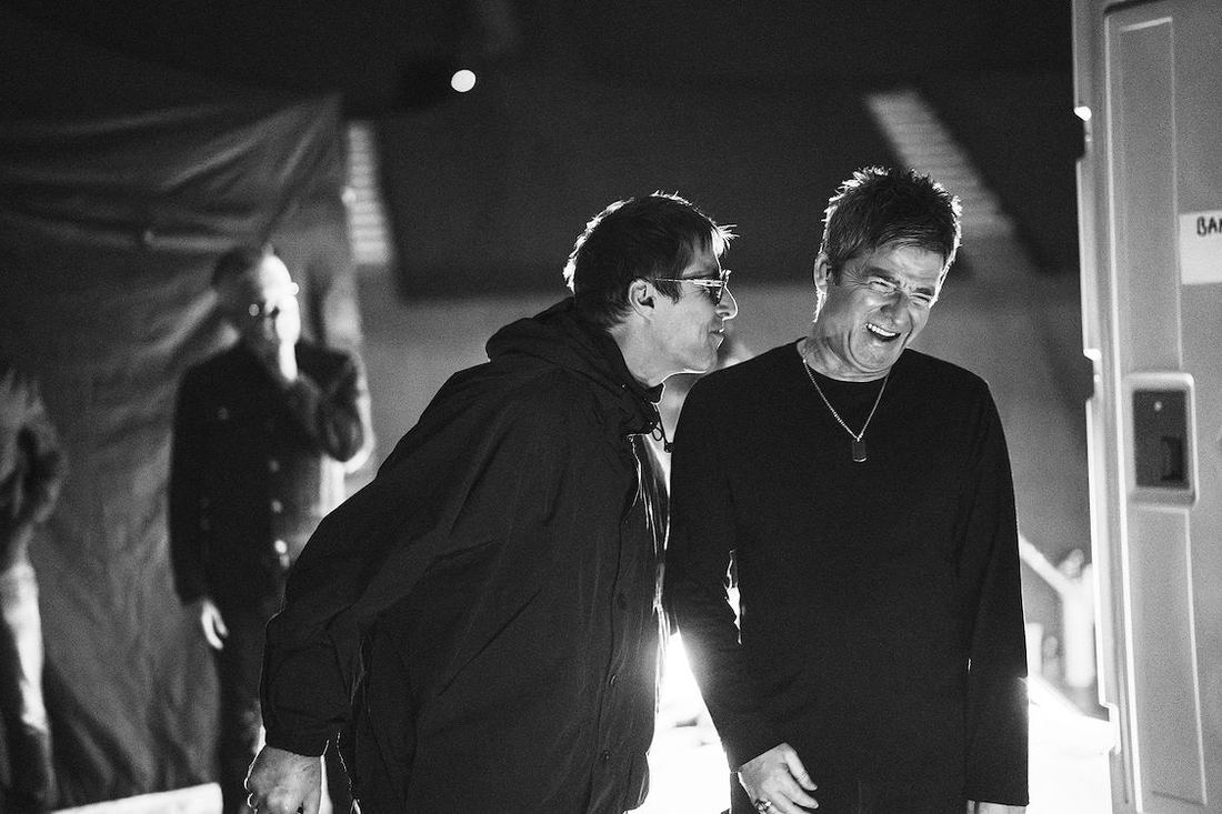 Scene uit Oasis: Don't Look Back in Anger.